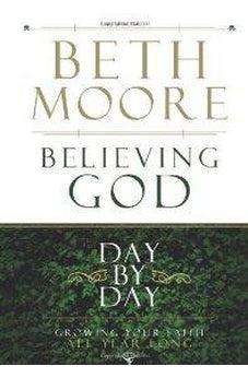 Believing God Day by Day: Growing Your Faith All Year Long 9780805447989