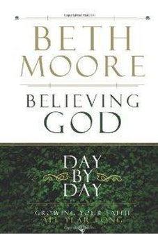 Believing God Day by Day: Growing Your Faith All Year Long 9780805447989